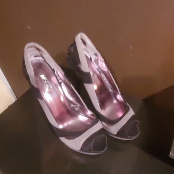 Black and gray seude heels - Picture 2 of 5